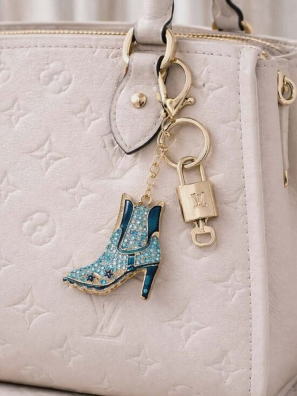 Louis Vuitton Gold Padlock 🔒 Key Set Authentic LV +Unbranded Shoe BootsKeychain - Picture 9 of 11